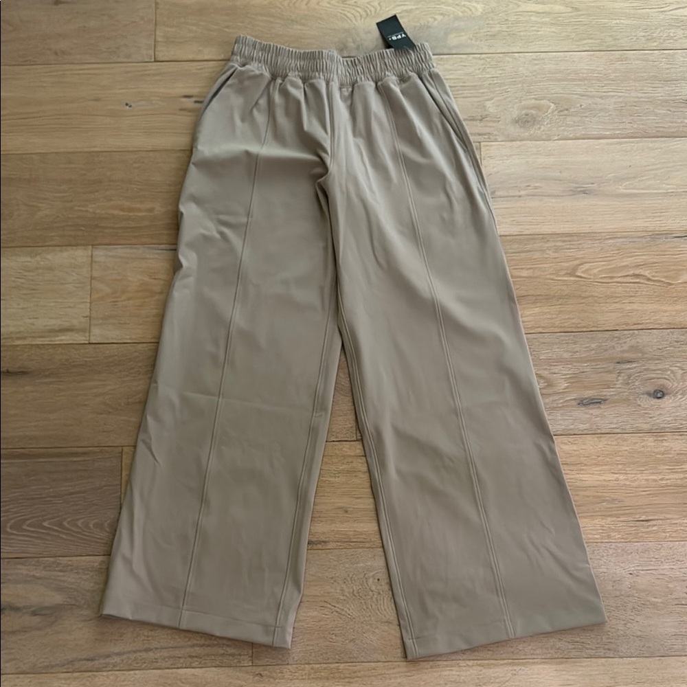 Abercrombie & Fitch Tan Chinos with Relaxed Fit